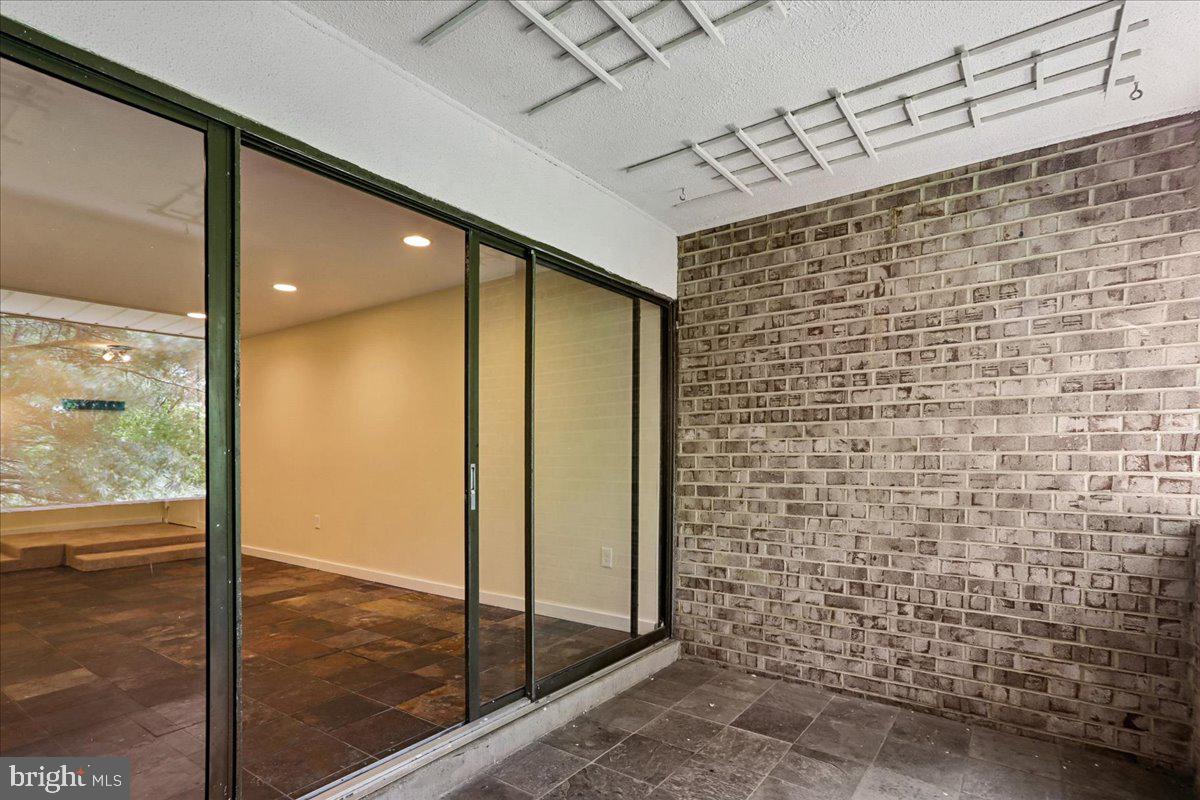 HYDE PARK - Residential