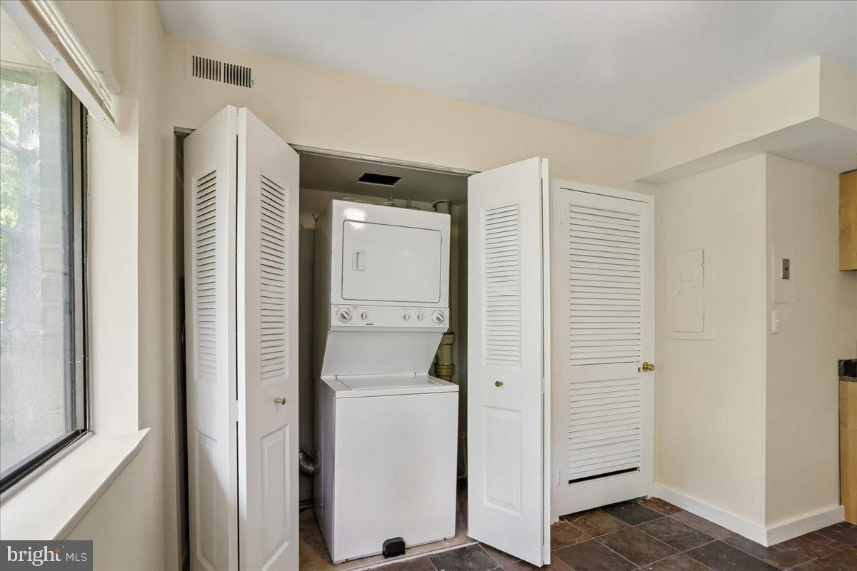 HYDE PARK - Residential
