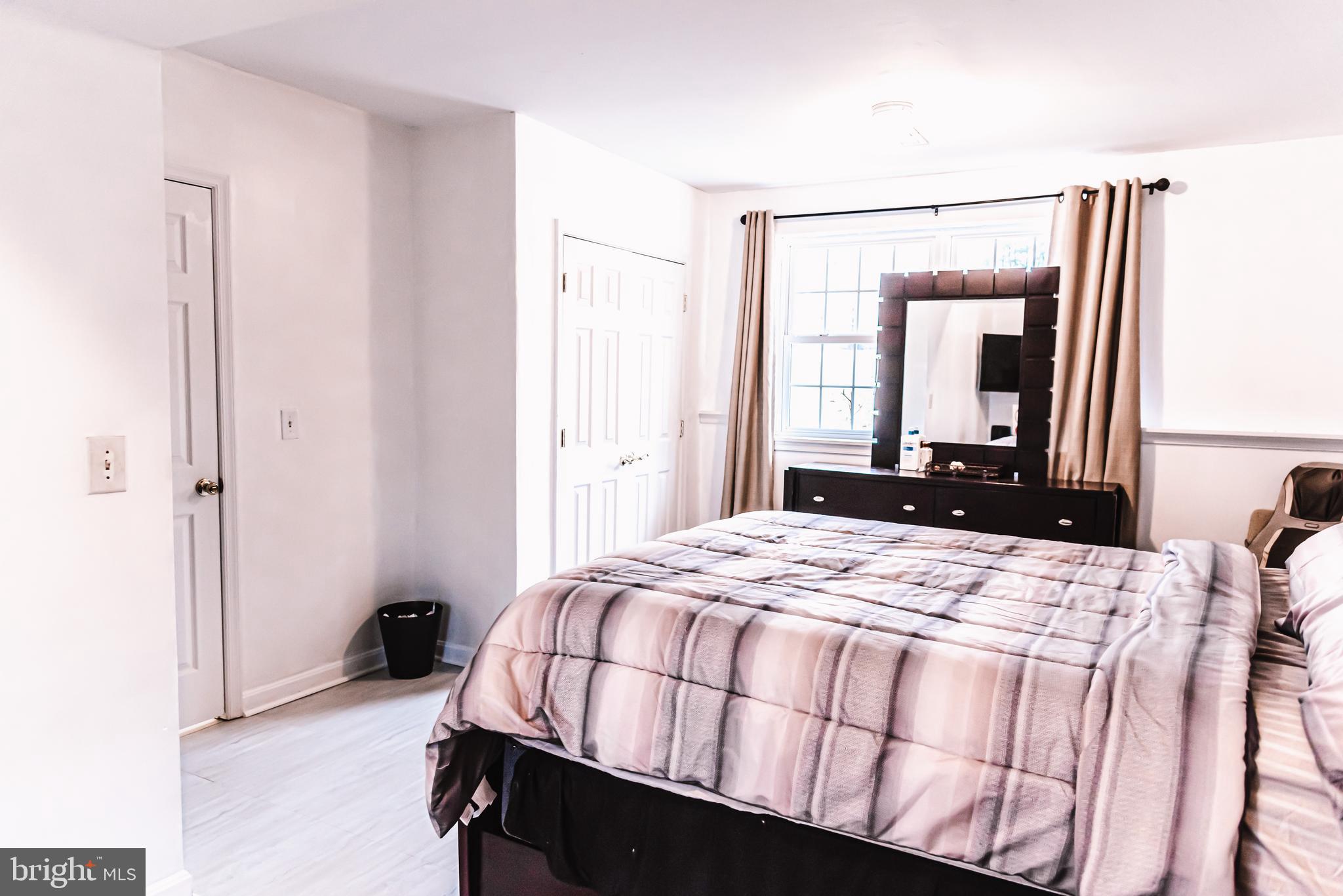 LAKE LAND - Residential