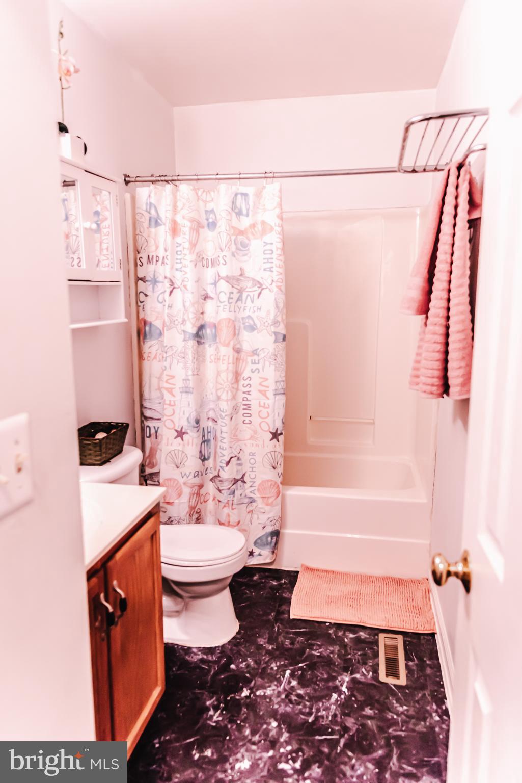 LAKE LAND - Residential