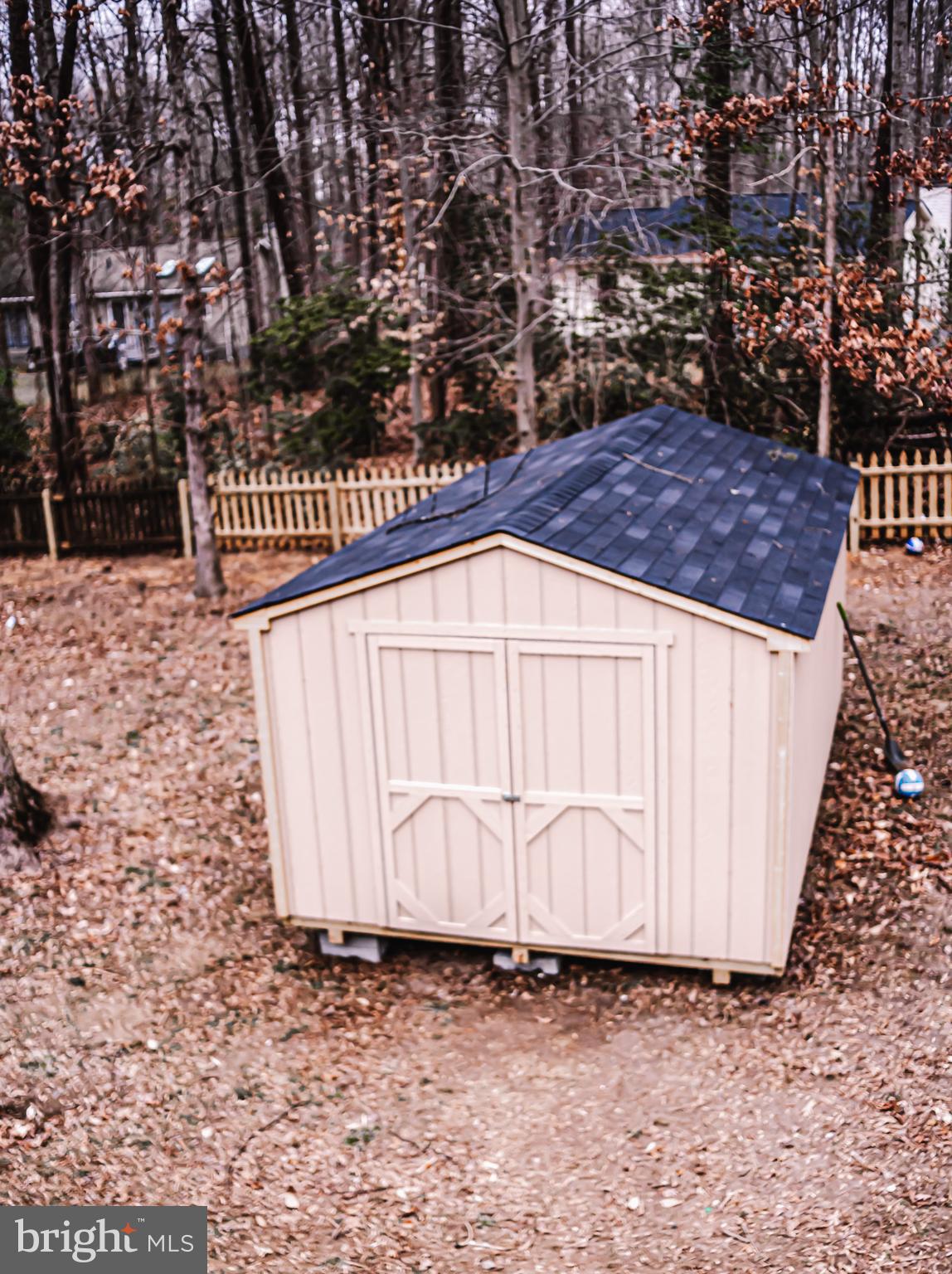 LAKE LAND - Residential