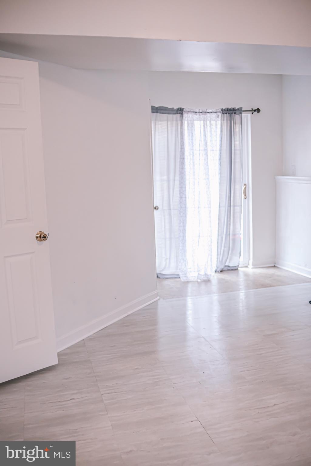 LAKE LAND - Residential