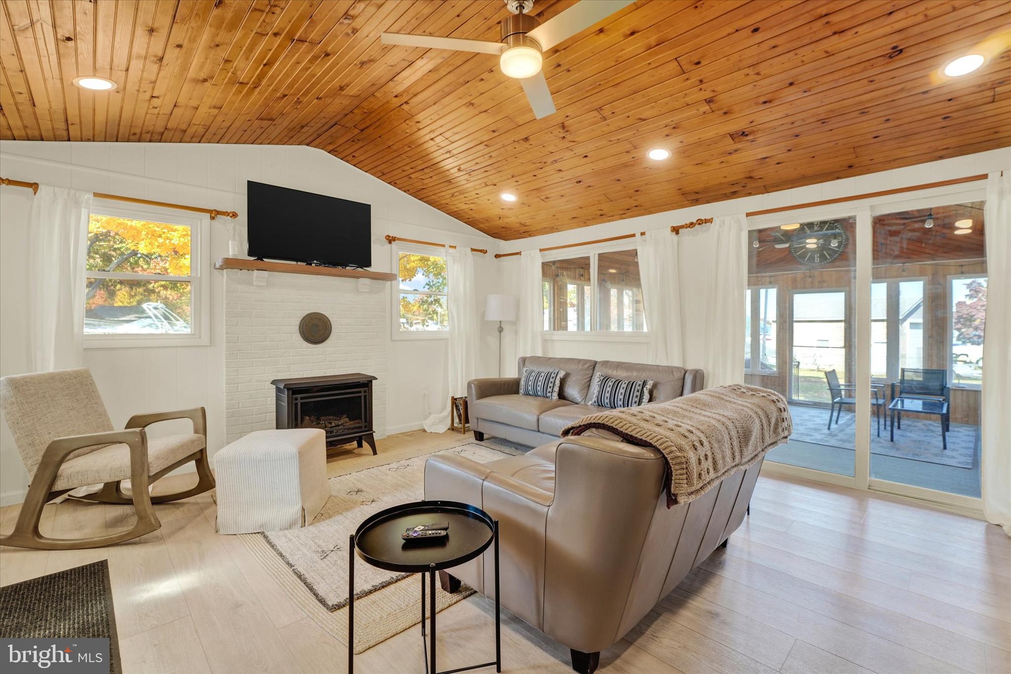 HACKS POINT - Residential