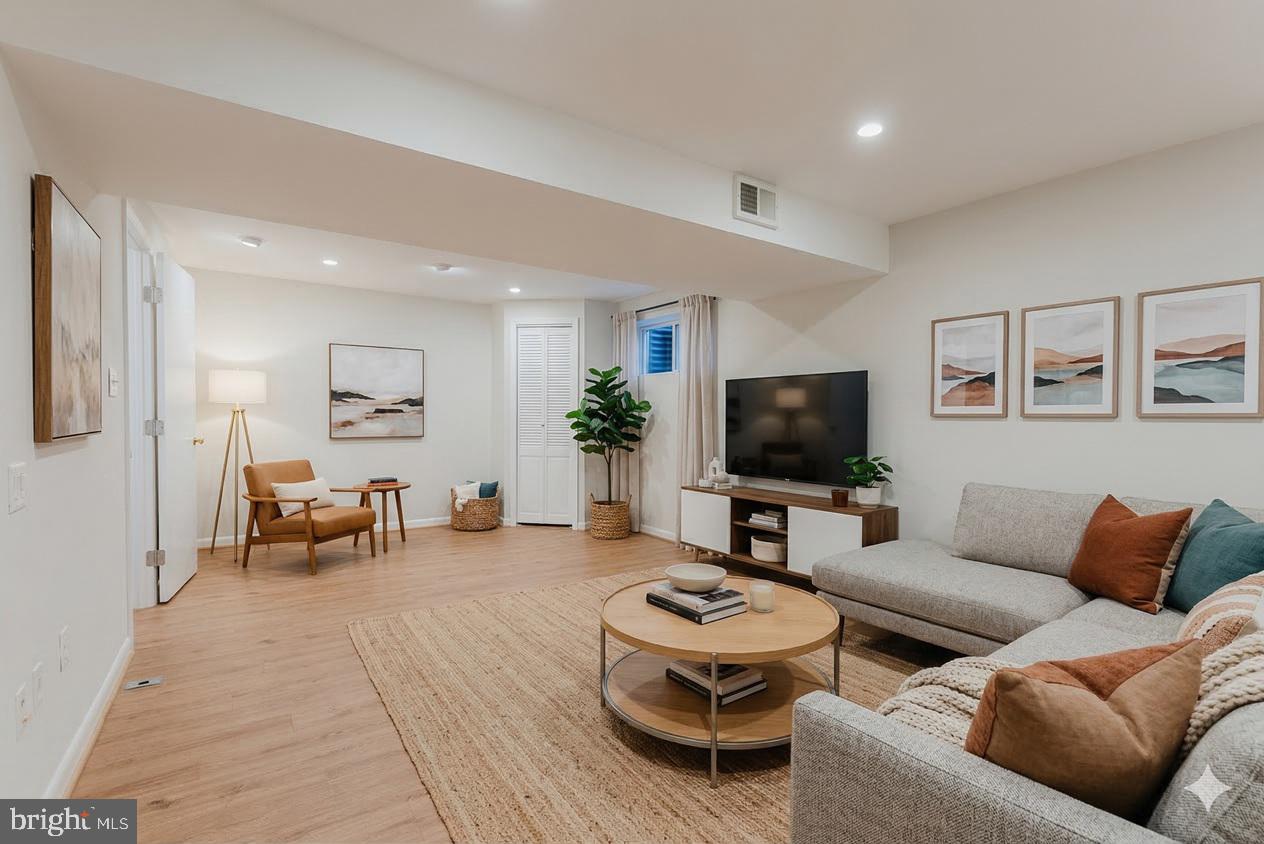 SIGNAL HILL - Residential