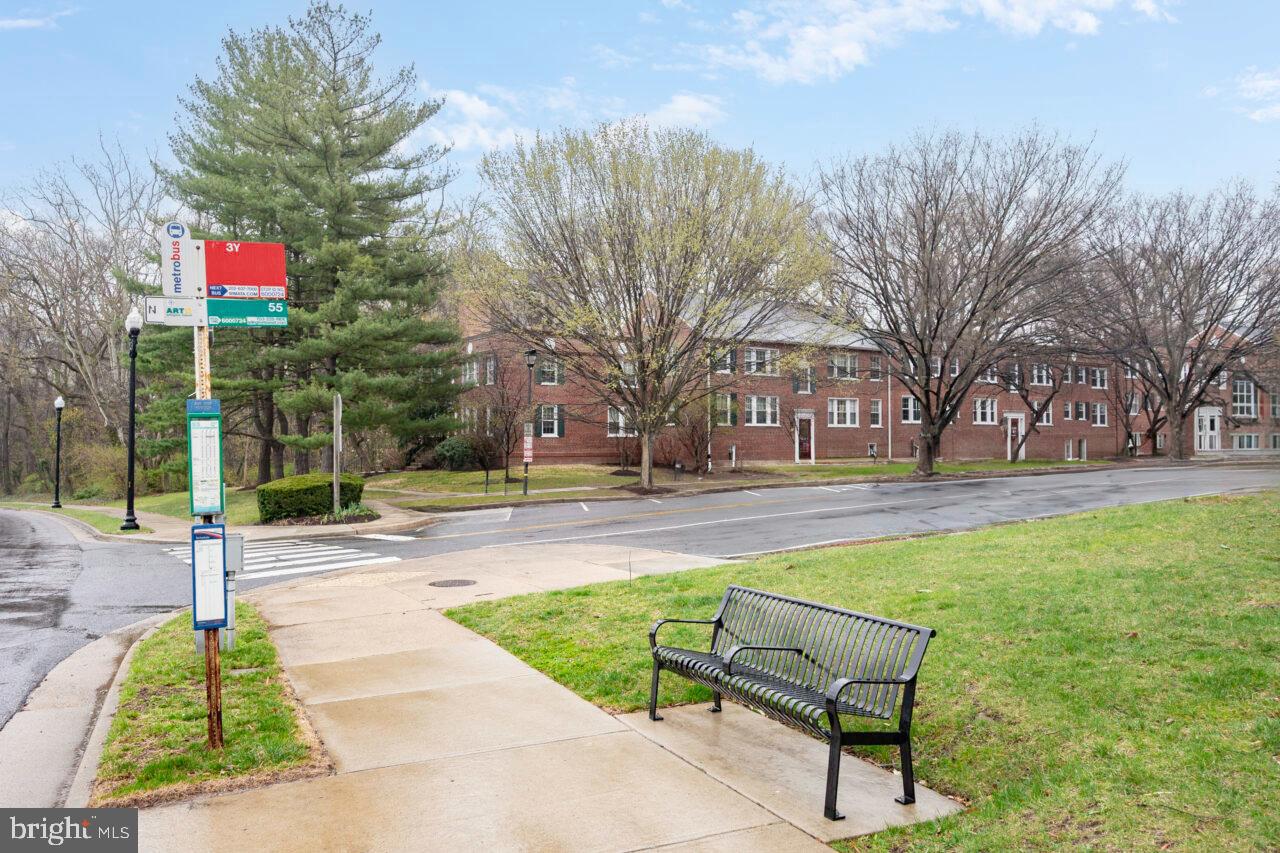 COLONIAL VILLAGE - Residential