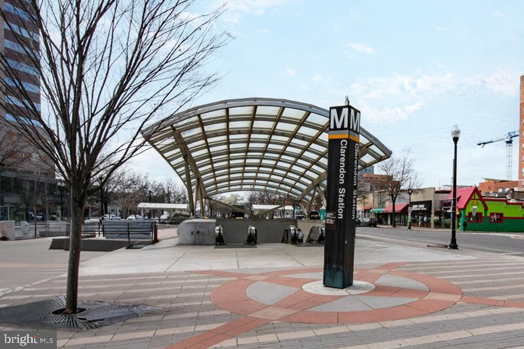 COLONIAL VILLAGE - Residential