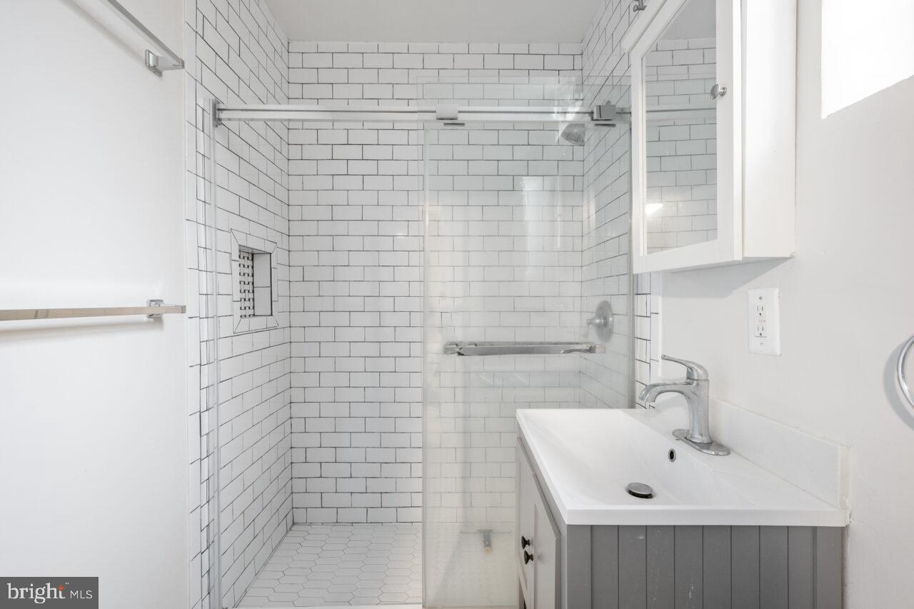 COLONIAL VILLAGE - Residential