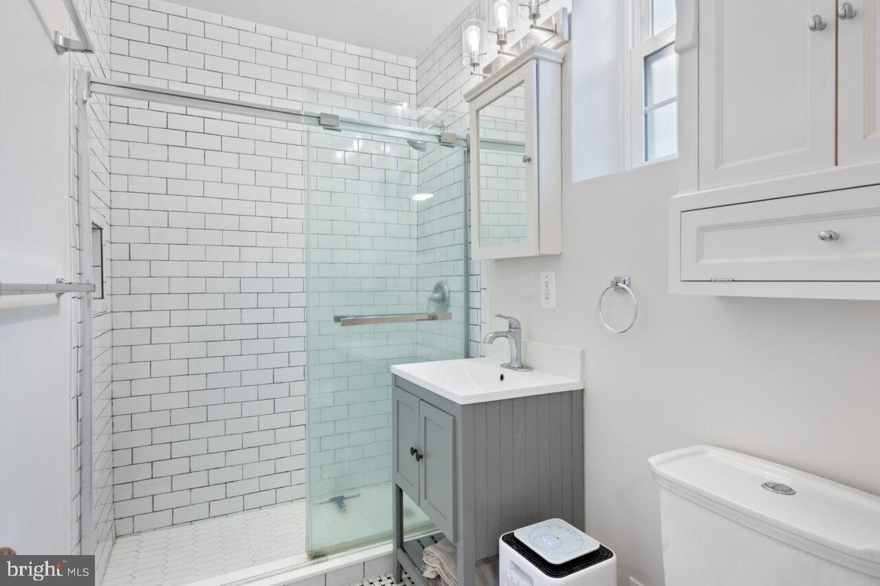 COLONIAL VILLAGE - Residential