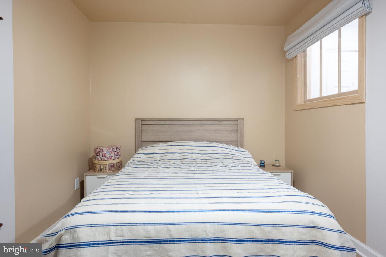 COLONIAL VILLAGE - Residential