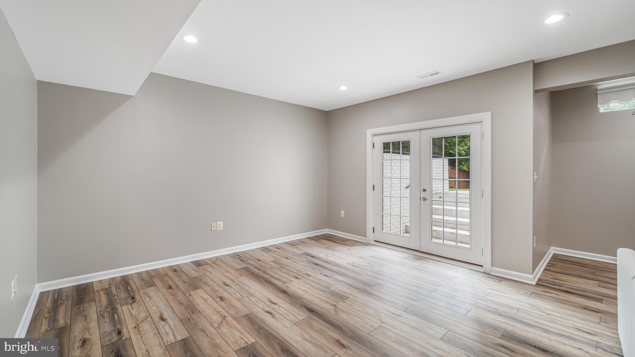 WHITE OAKS ESTATES - Residential