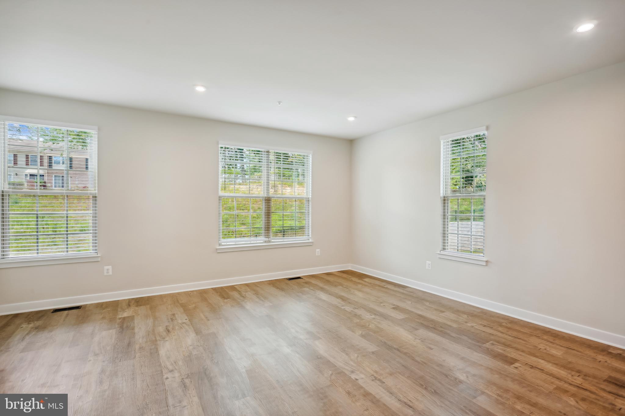 MONTGOMERY VILLAGE - Residential Lease