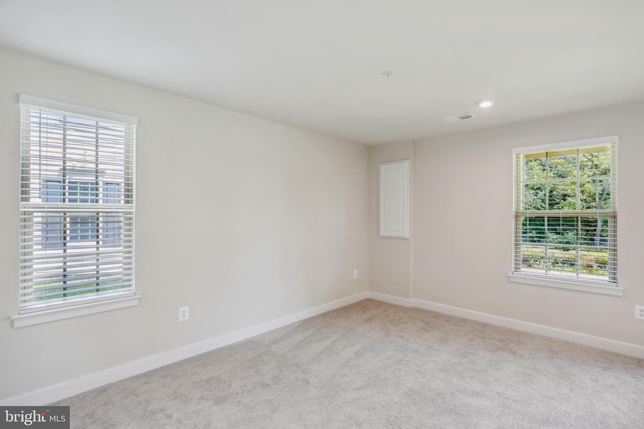 MONTGOMERY VILLAGE - Residential Lease