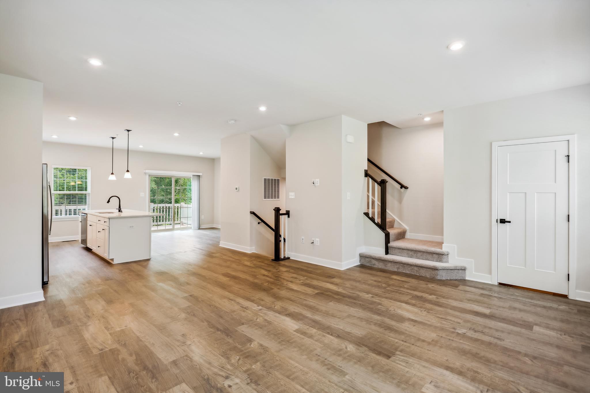 MONTGOMERY VILLAGE - Residential Lease