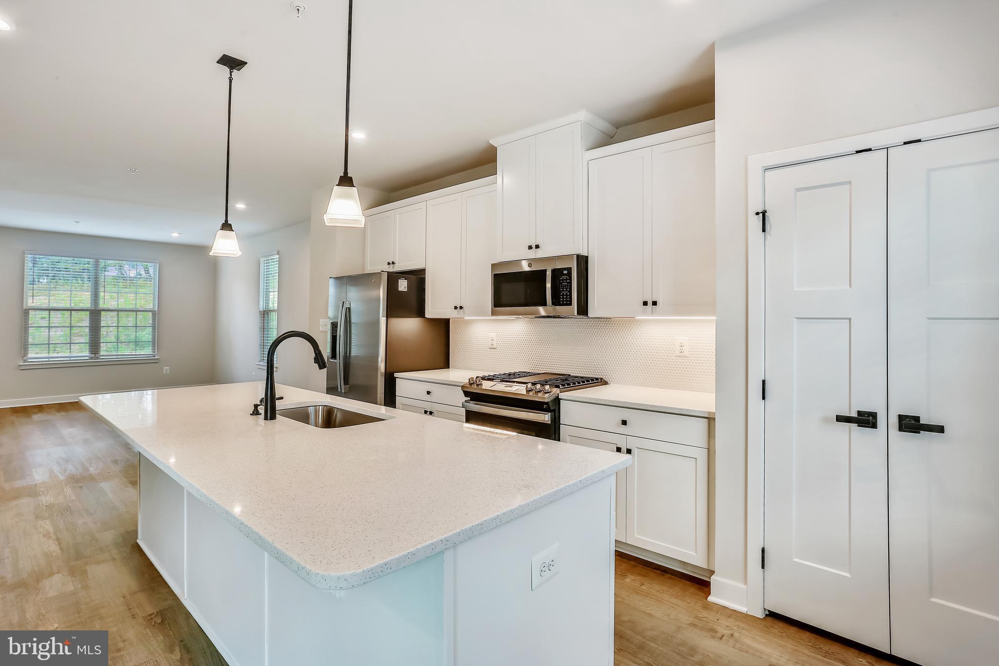 MONTGOMERY VILLAGE - Residential Lease