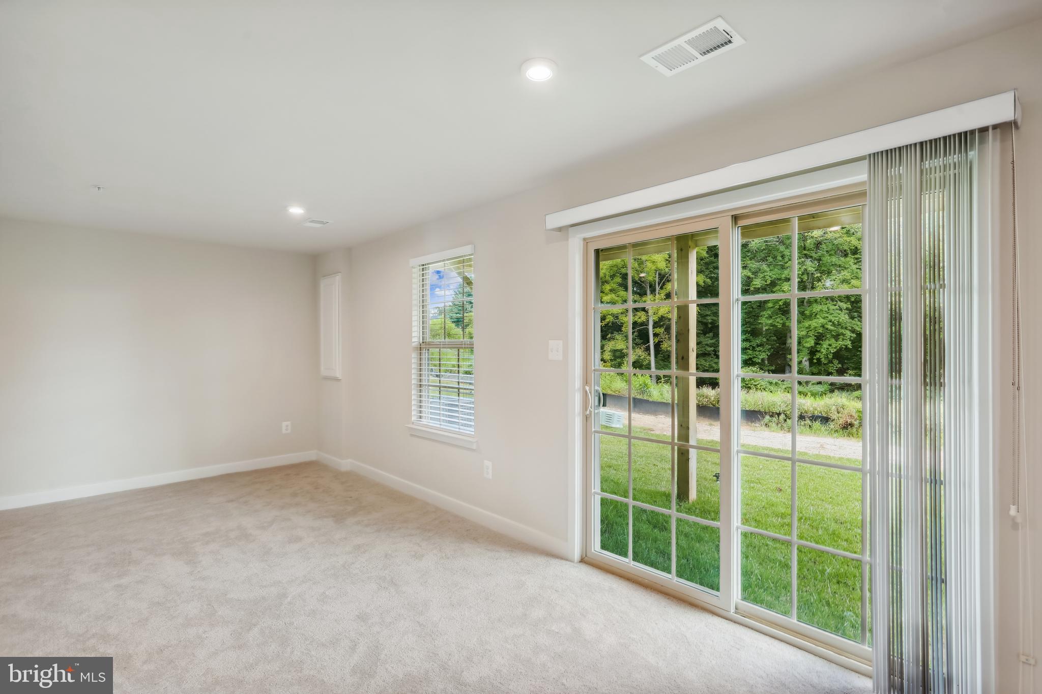 MONTGOMERY VILLAGE - Residential Lease