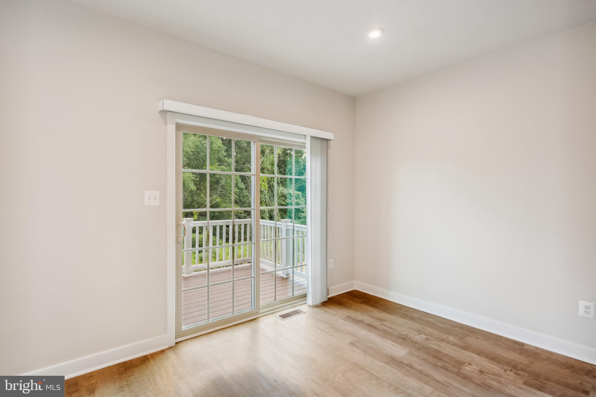 MONTGOMERY VILLAGE - Residential Lease