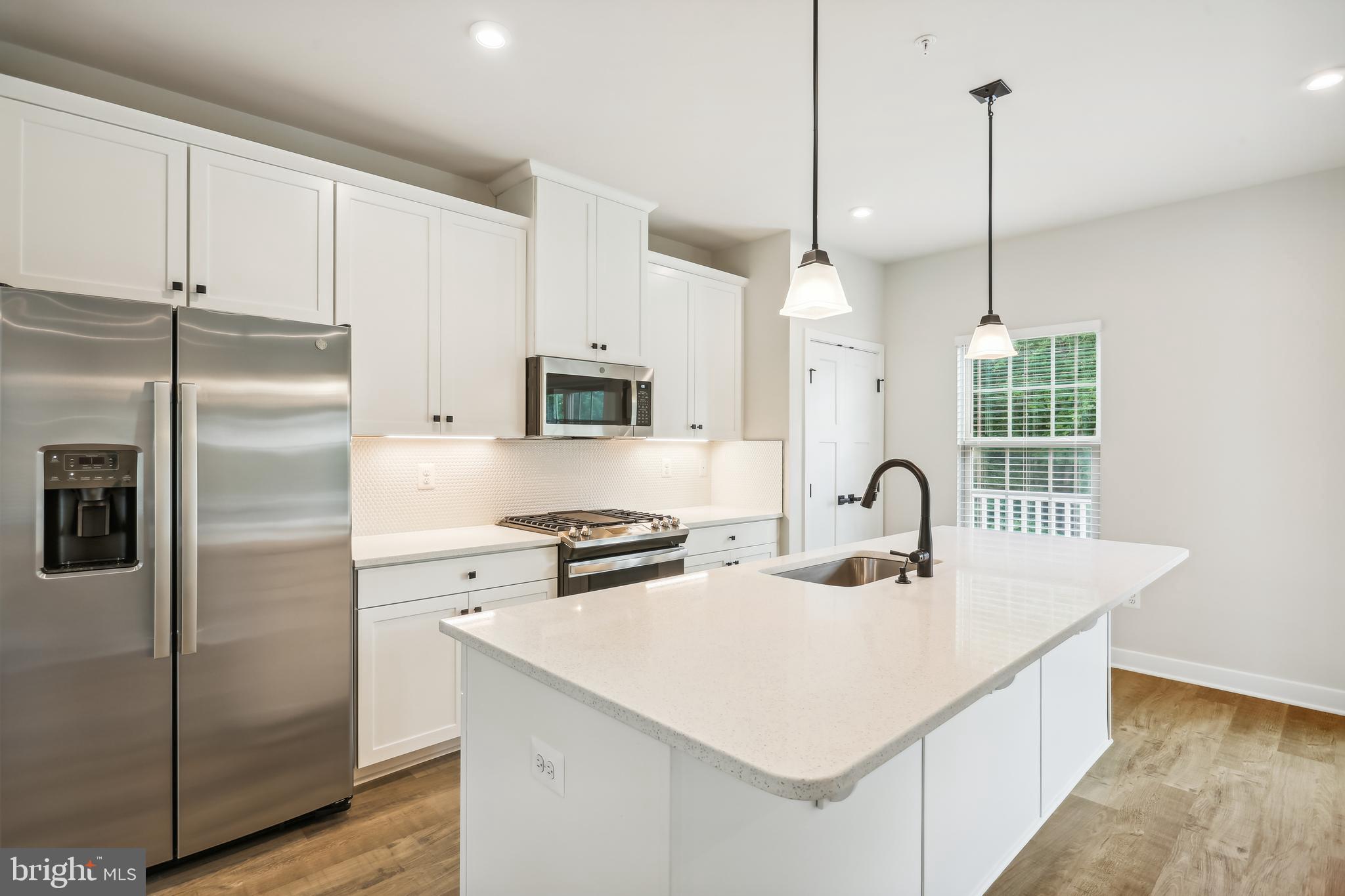 MONTGOMERY VILLAGE - Residential Lease