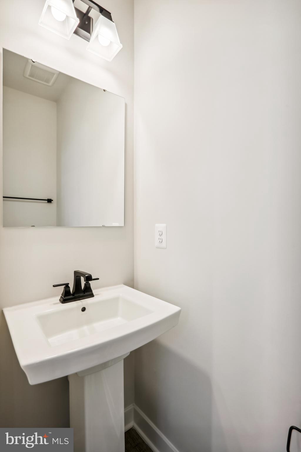 MONTGOMERY VILLAGE - Residential Lease