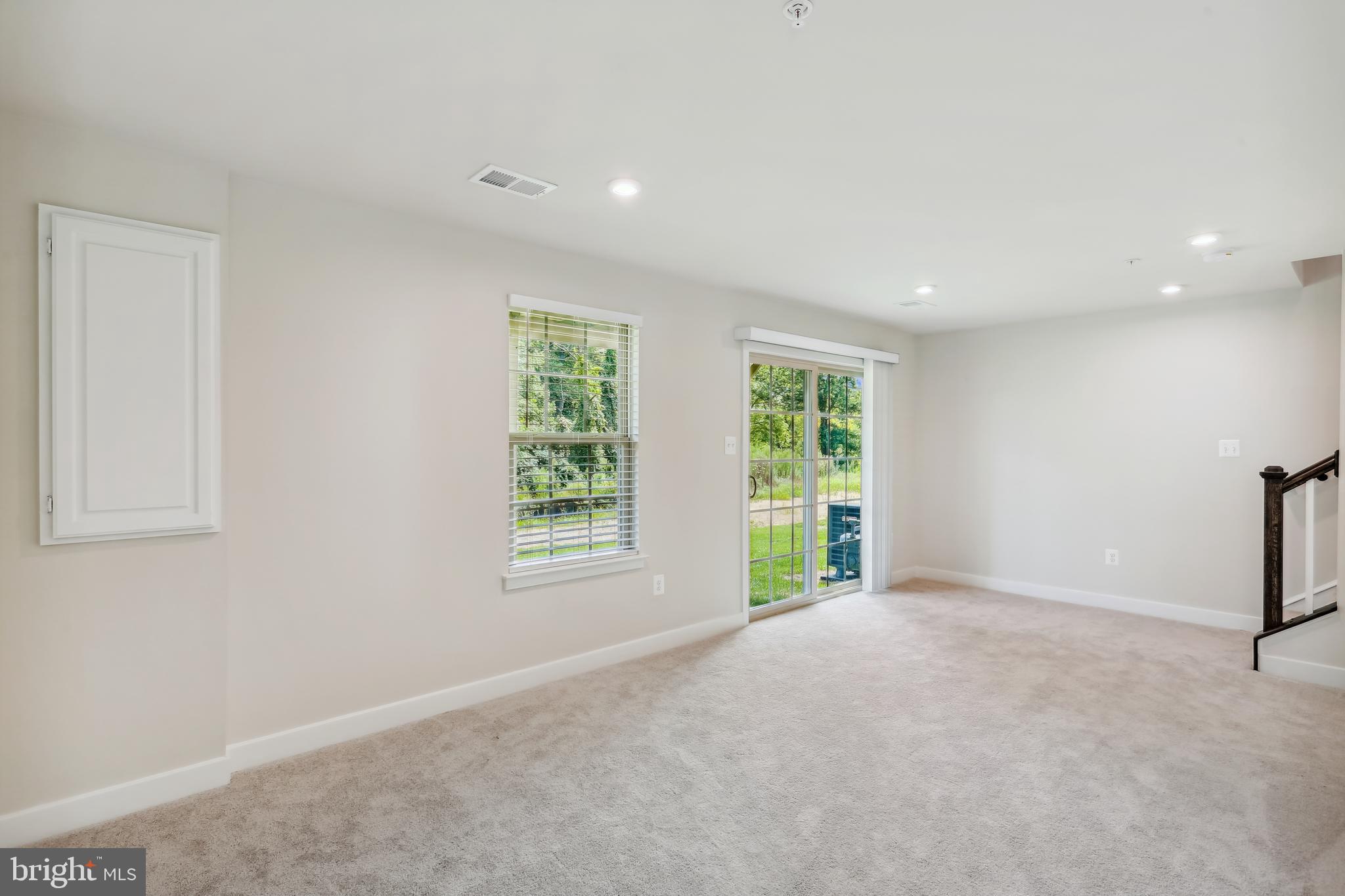 MONTGOMERY VILLAGE - Residential Lease