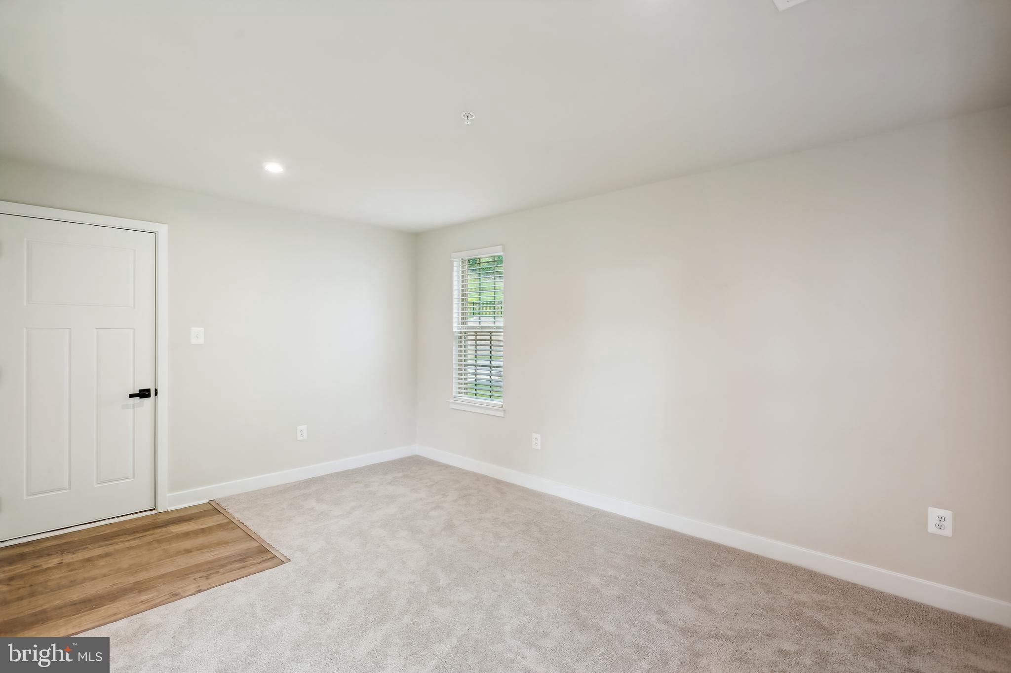 MONTGOMERY VILLAGE - Residential Lease