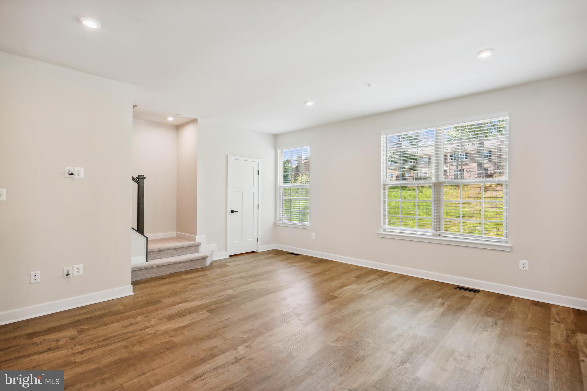 MONTGOMERY VILLAGE - Residential Lease