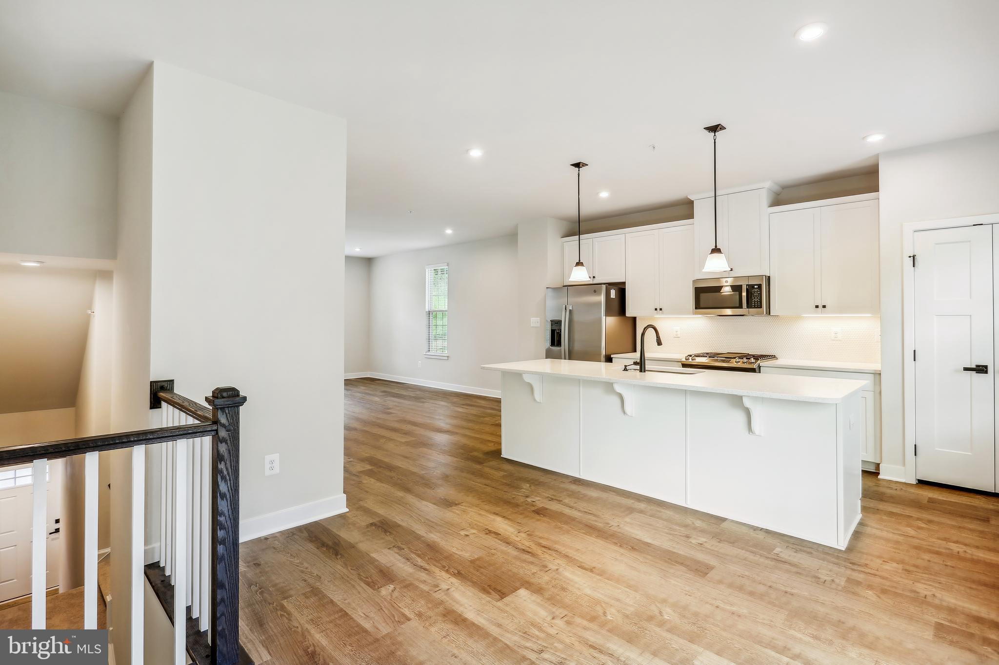 MONTGOMERY VILLAGE - Residential Lease