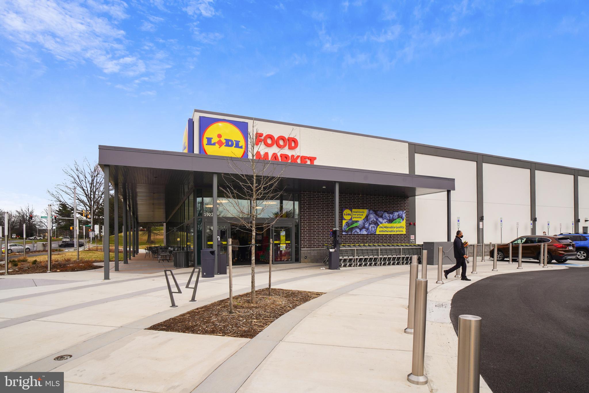 MONTGOMERY VILLAGE - Residential Lease