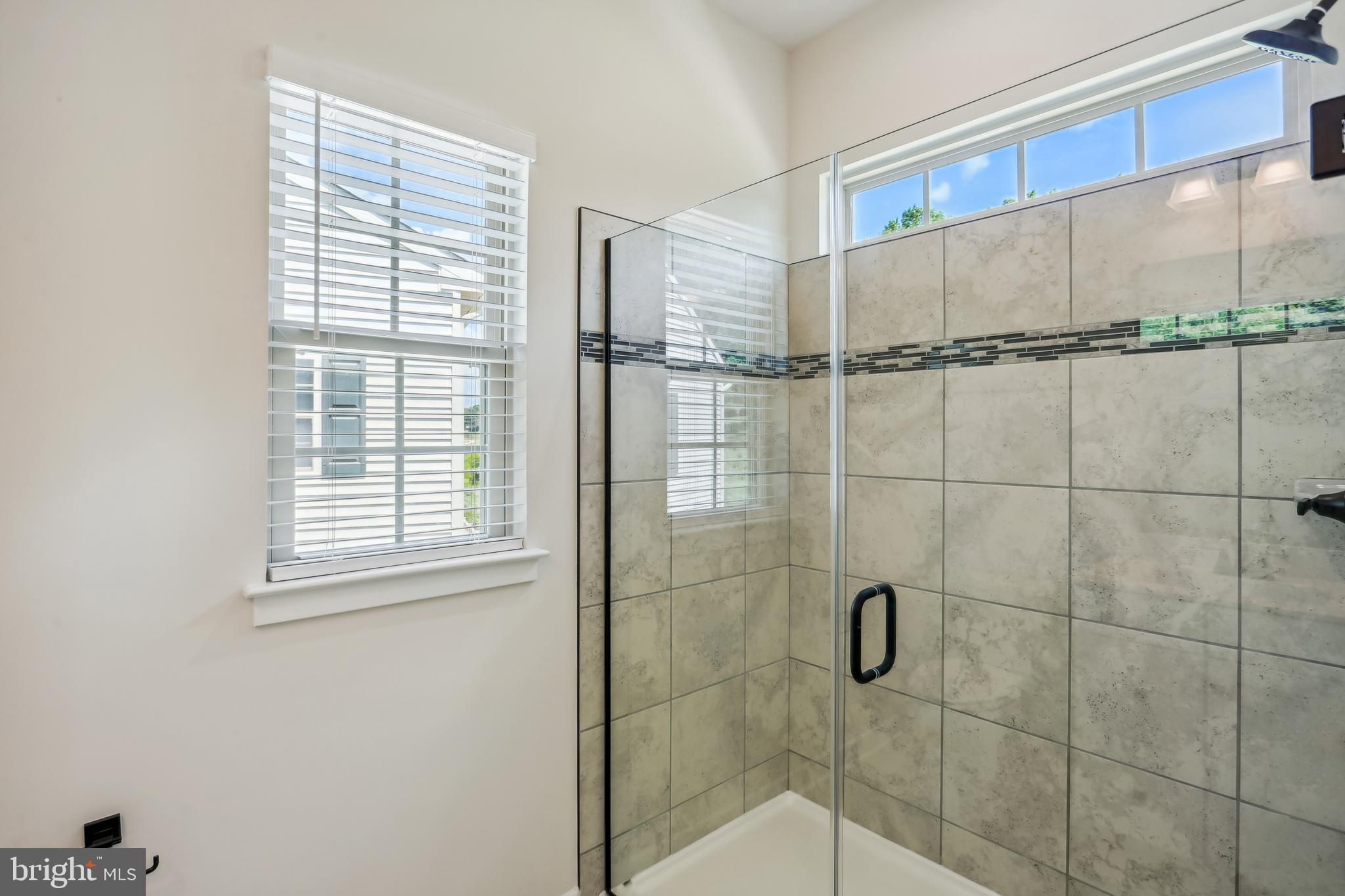 MONTGOMERY VILLAGE - Residential Lease