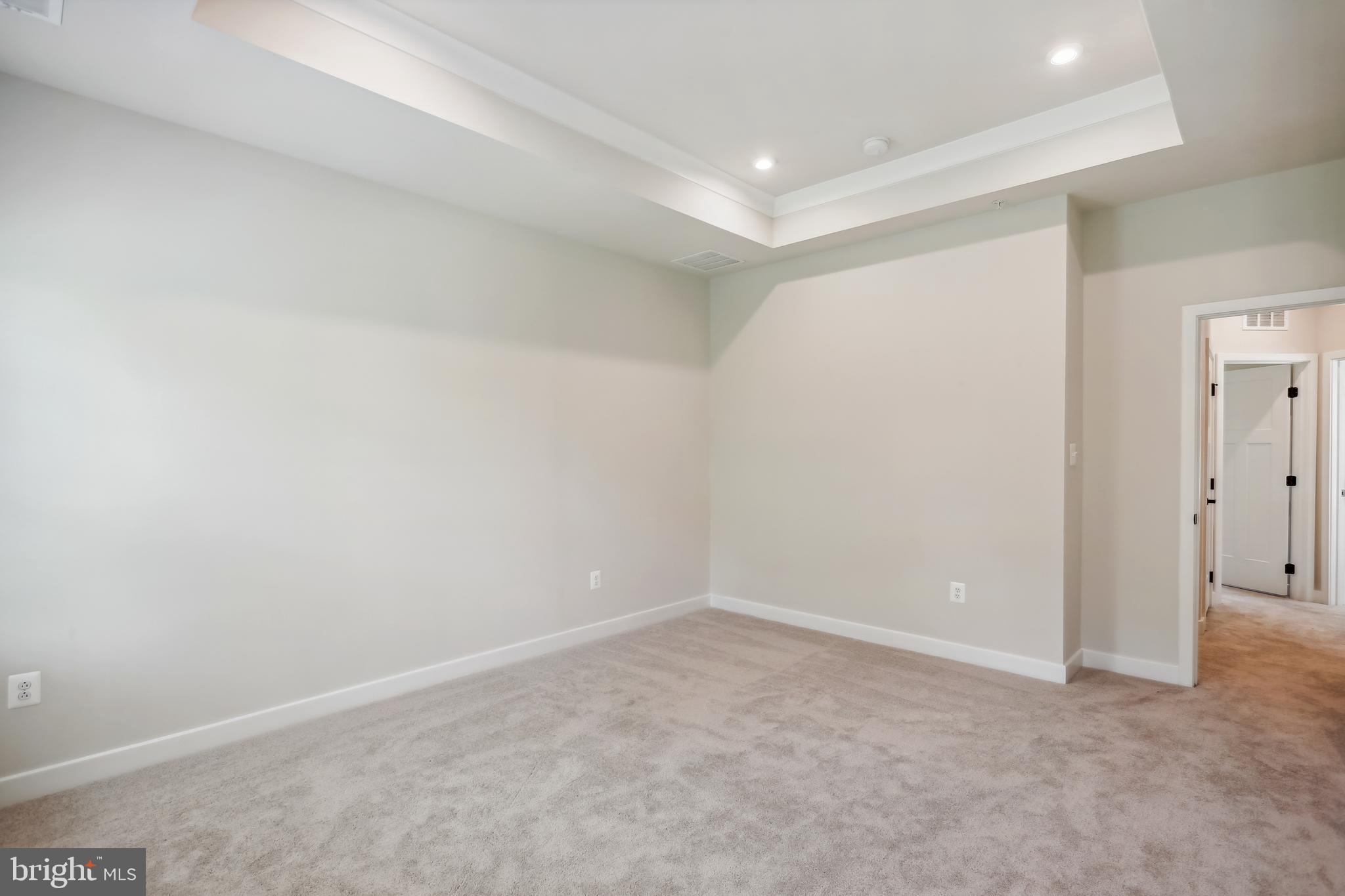 MONTGOMERY VILLAGE - Residential Lease