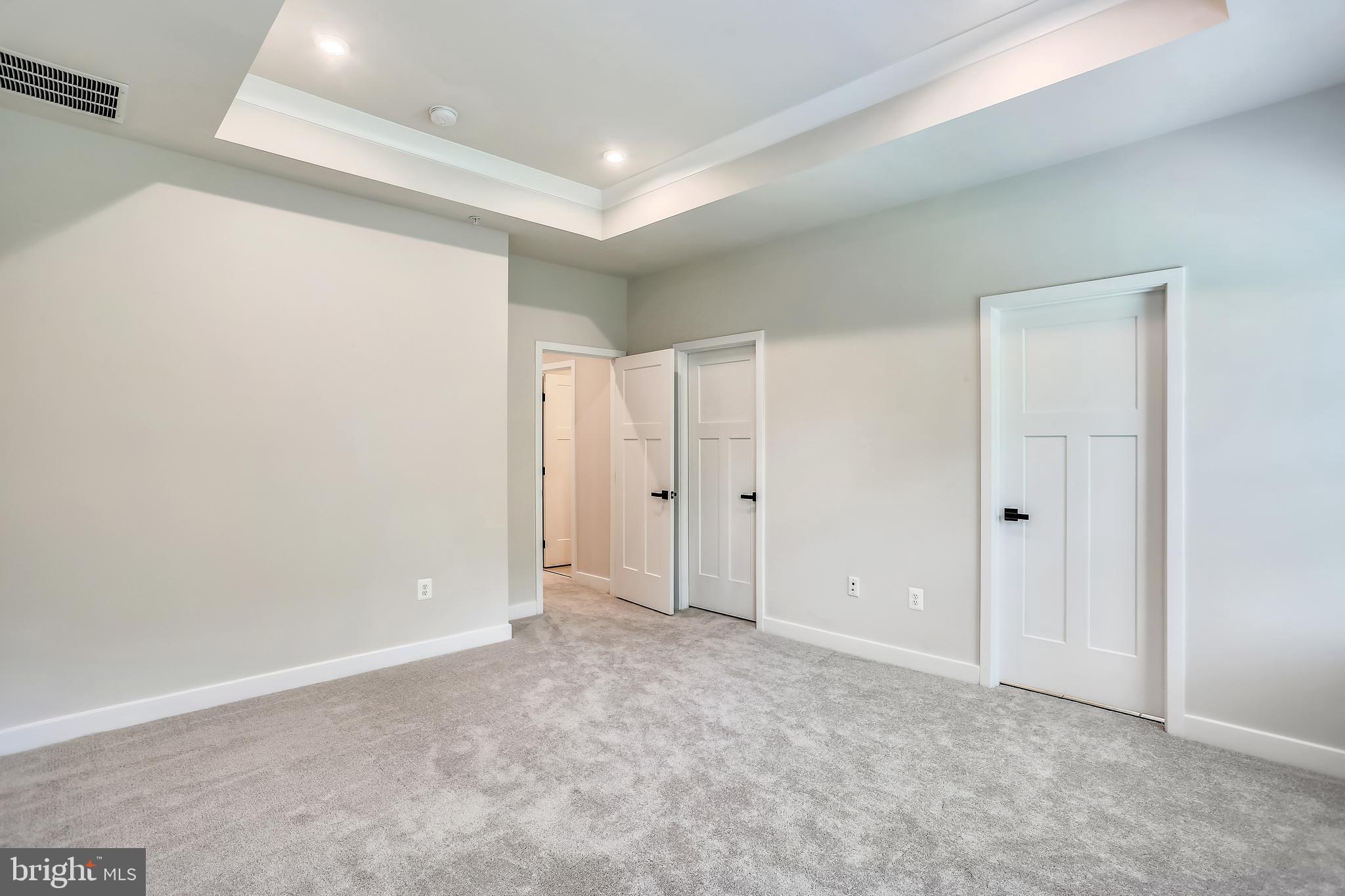 MONTGOMERY VILLAGE - Residential Lease