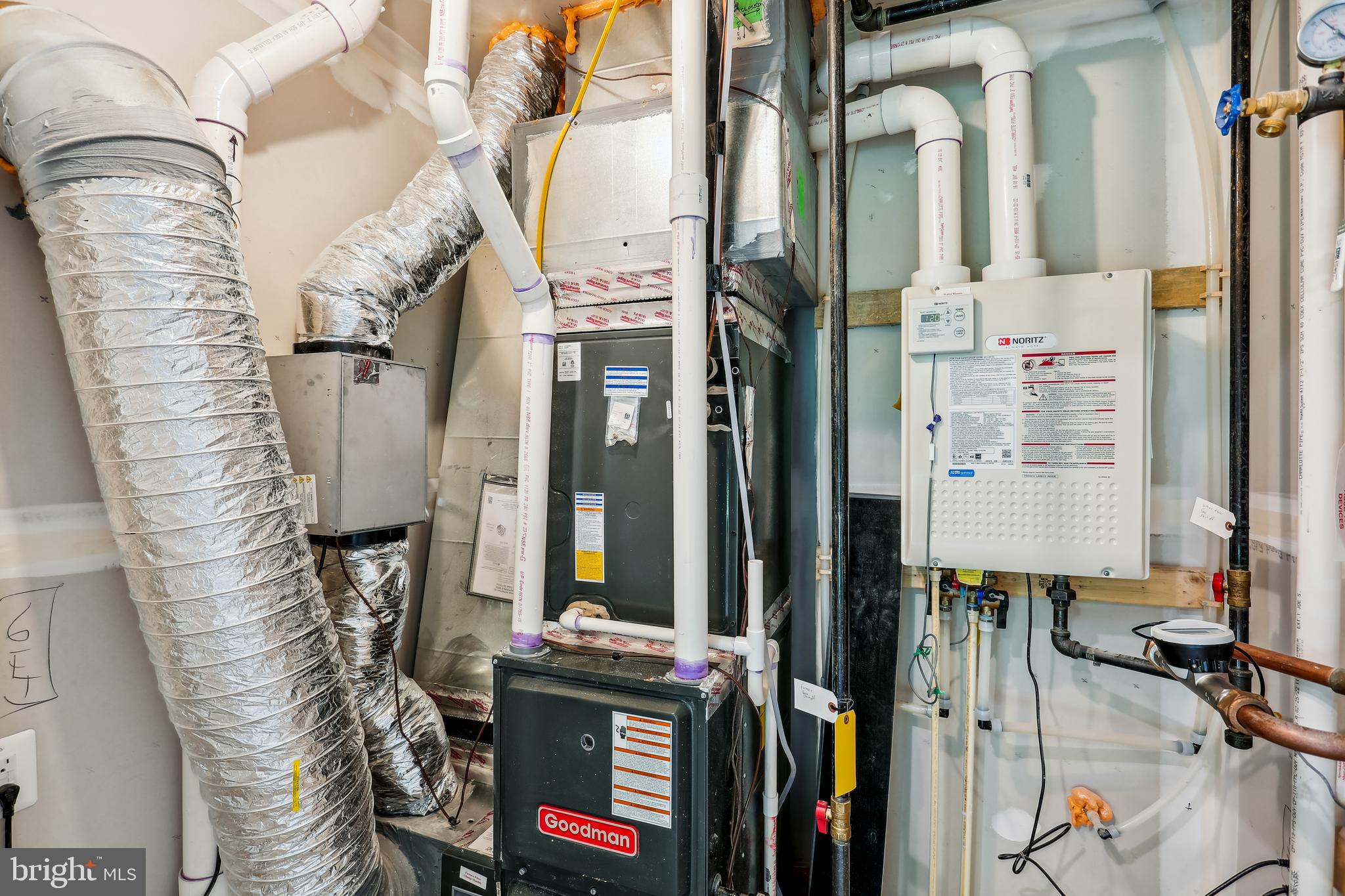 MONTGOMERY VILLAGE - Residential Lease