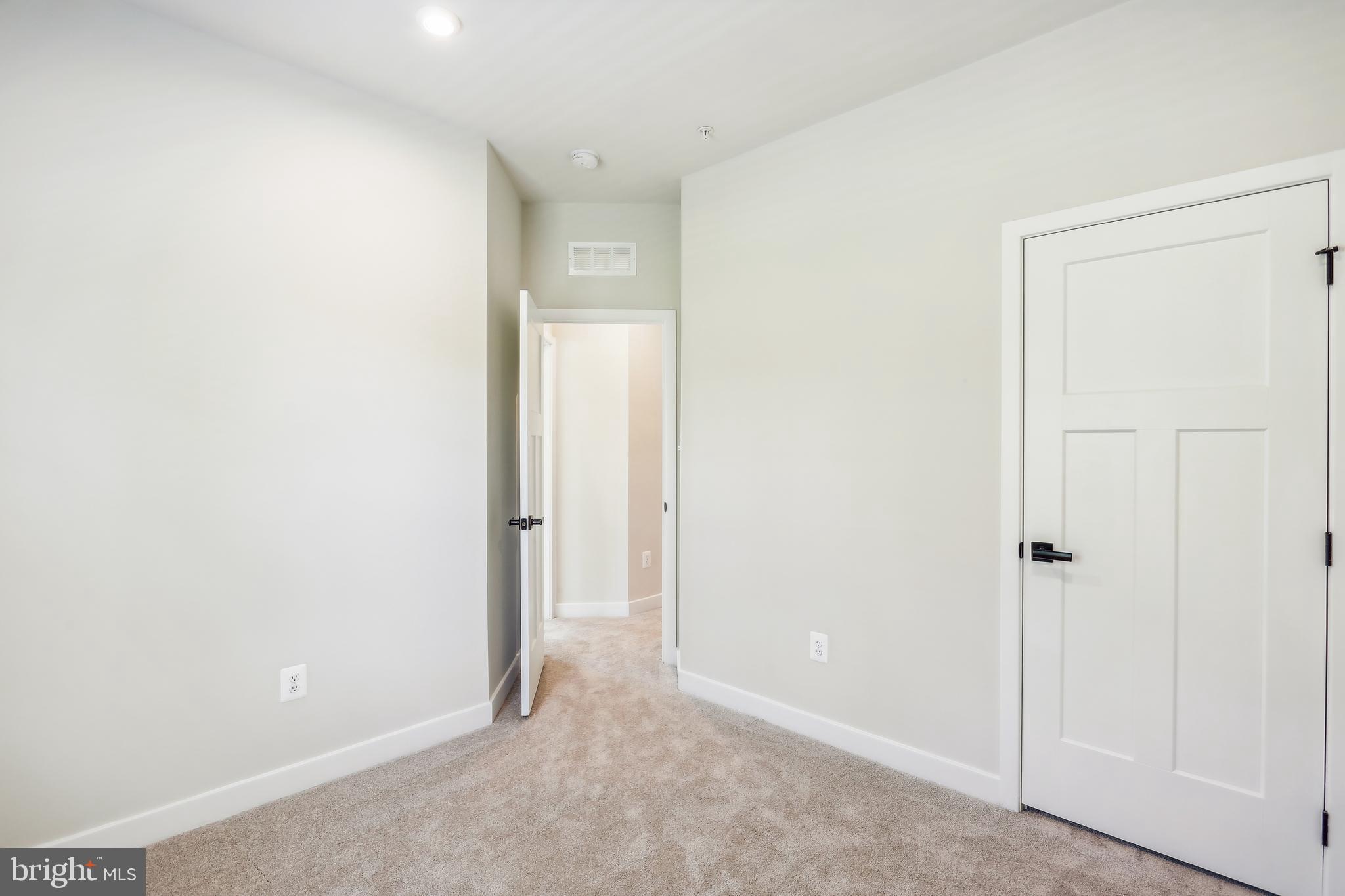 MONTGOMERY VILLAGE - Residential Lease