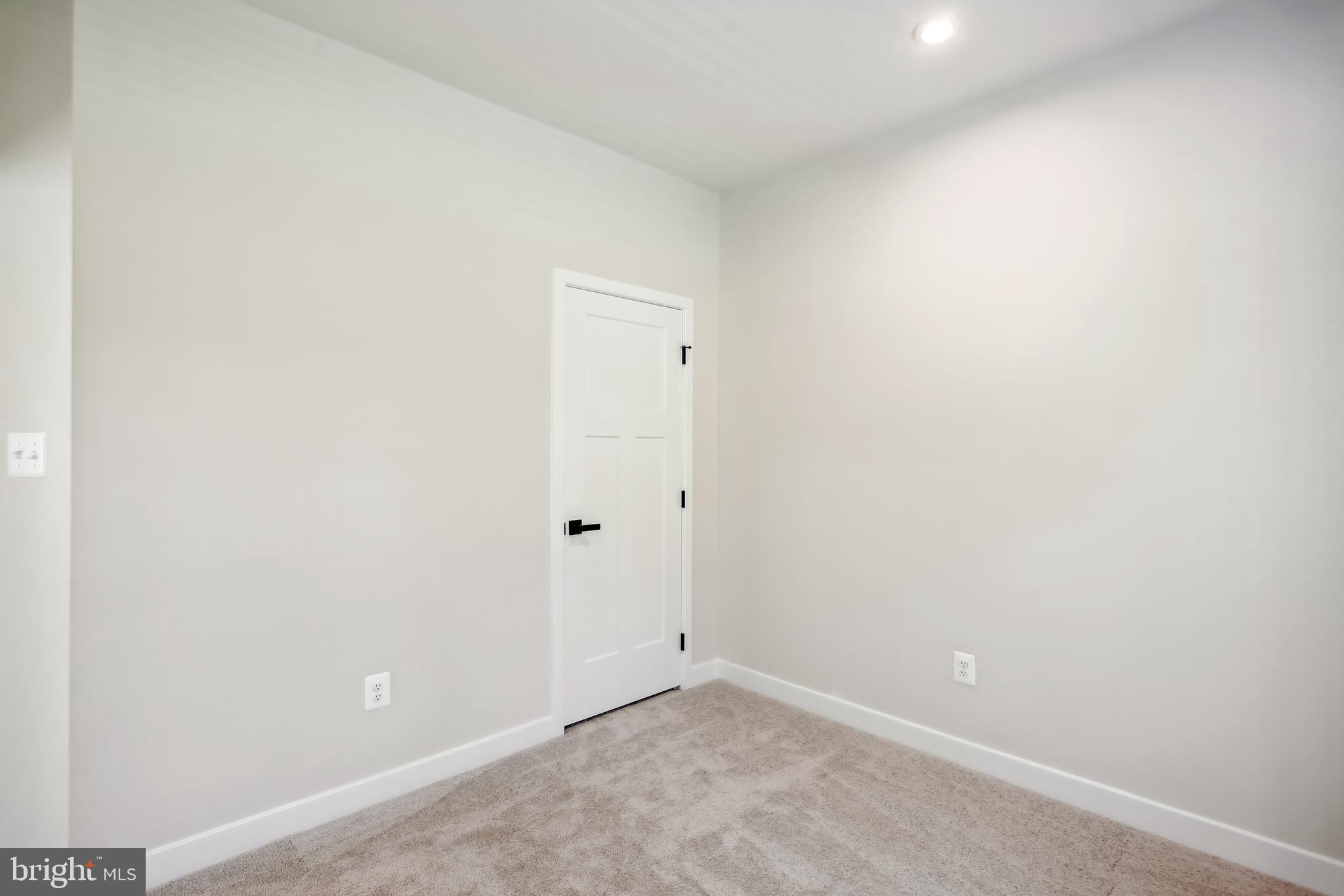 MONTGOMERY VILLAGE - Residential Lease