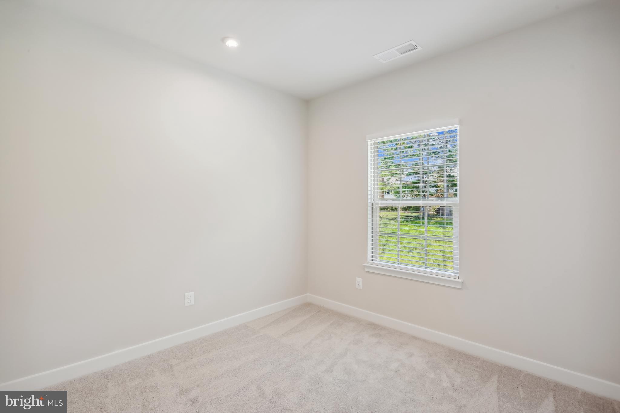 MONTGOMERY VILLAGE - Residential Lease