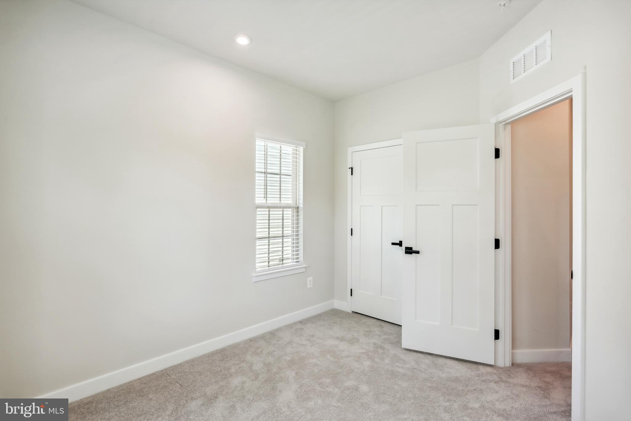 MONTGOMERY VILLAGE - Residential Lease