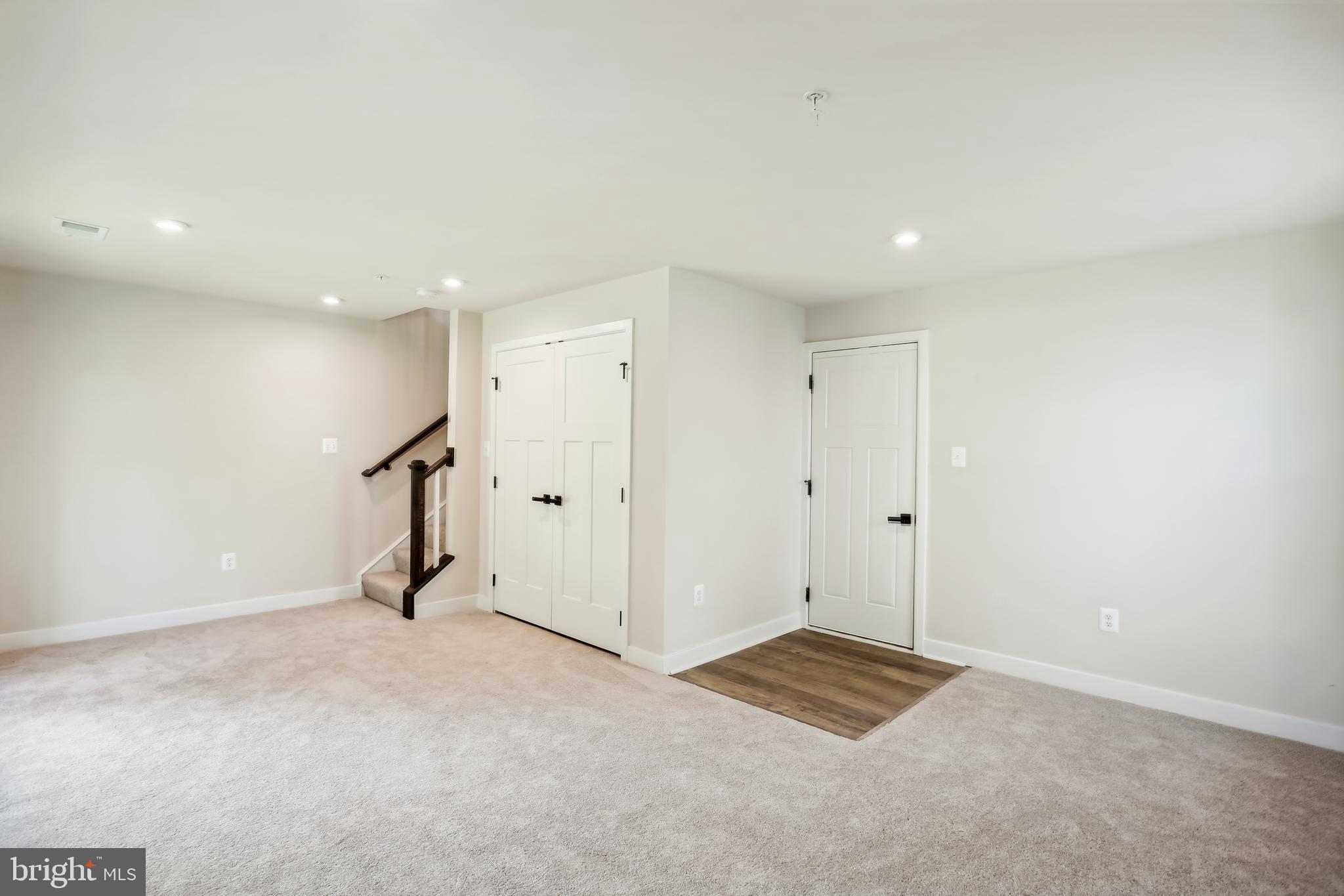 MONTGOMERY VILLAGE - Residential Lease