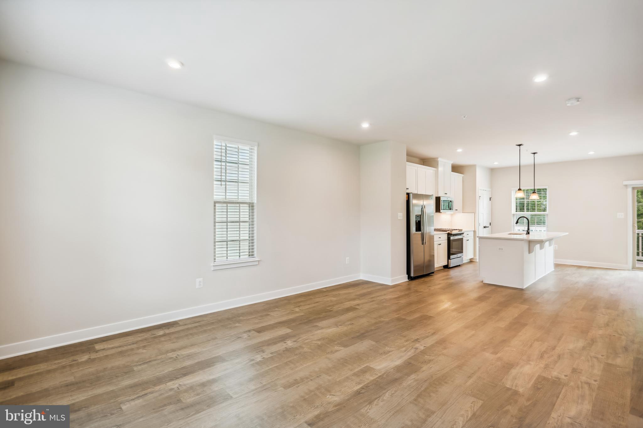 MONTGOMERY VILLAGE - Residential Lease