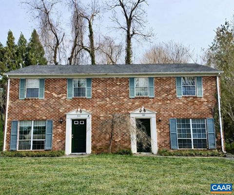Multifamily For Sale - 104 Longwood Dr Dr<br/> CHARLOTTESVILLE, VA 22903