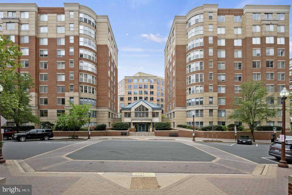 LEXINGTON SQUARE - Residential Lease