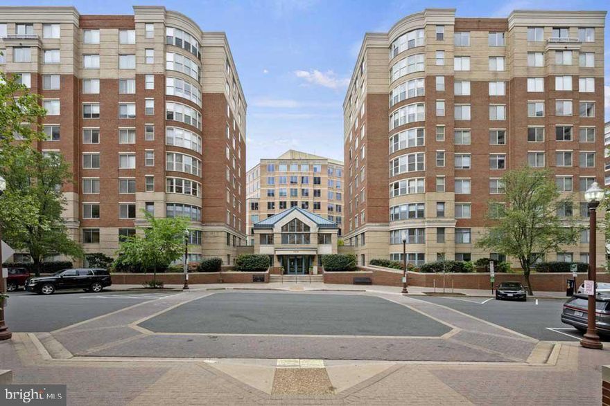 Gorgeous 1BR 1BA in Lexington Square. Hardwood in the living room, Corian countertops in the kitchen. Large Primary Bedroom with Walk-in Closet. Balcony, washer/dryer in unit. Comes with a parking space and storage unit. 1 assigned parking space in the garage.
Entry Level : Open living room to dining room and kitchen, bedroom, and bath. Unit has balcony. The building offers many amenities: exercise room, party room, pool. Lexington Square is about 2 blocks from VA Square and Ballston Metro Station.

Qualifications: To qualify, the two lowest household incomes need to exceed $84,000/ year.
Applicants should also have good credit and rental history.

Fees:
Rent: $21300
Security Deposit: $2300 (due at time of submitting application)
Date Available: 6/1/2025
Pets: owner will consider $500 pet deposit
Move in fee -$400 fee

Utilities: Tenant pays electric and gas.