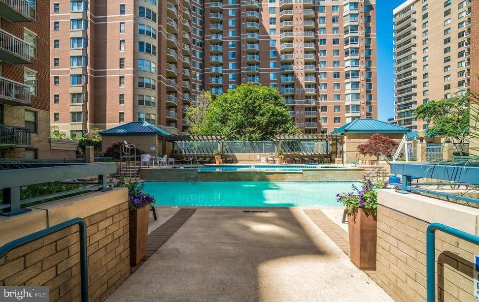 LEXINGTON SQUARE - Residential Lease