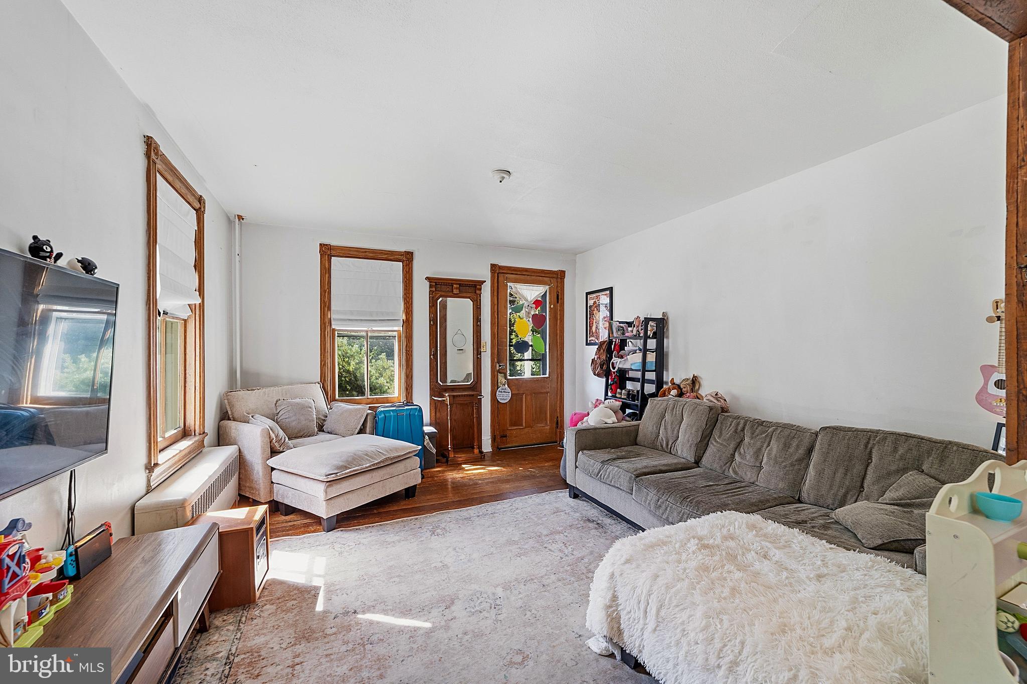 32 COLUMBIA AVENUE 34