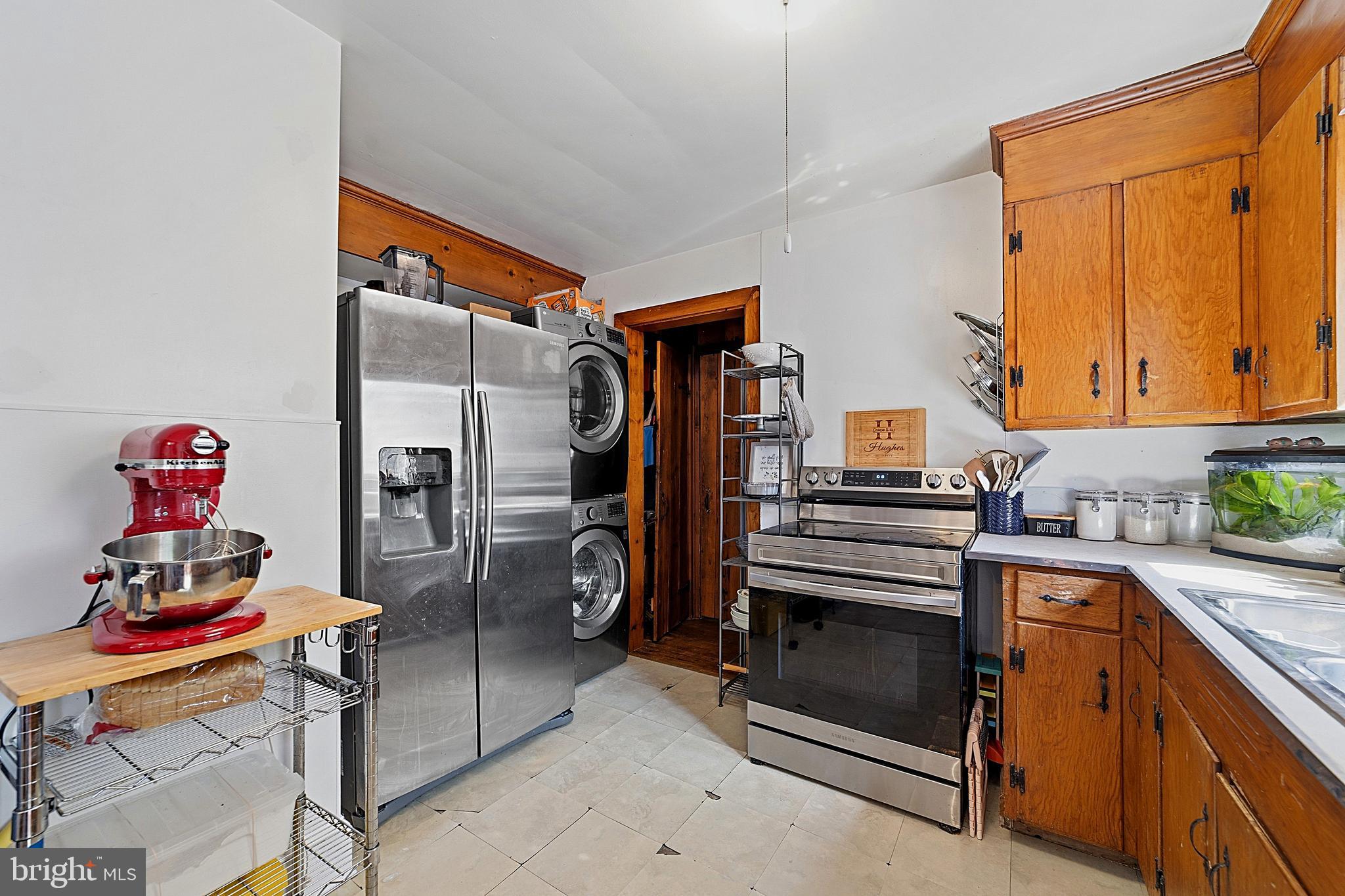 32 COLUMBIA AVENUE 34