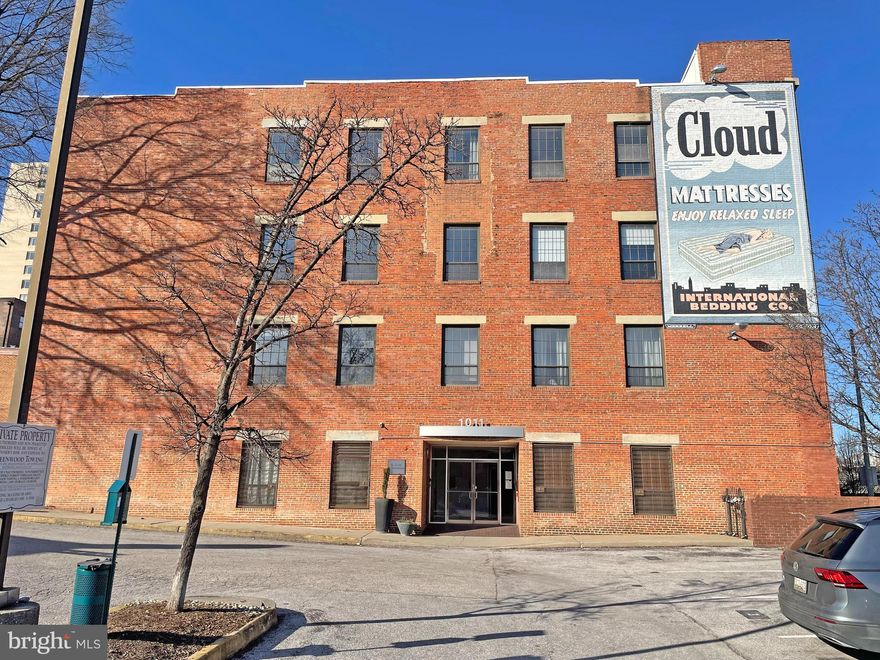 1 Bedroom, 1 Full Bathroom unit located in St. Cloud Condominium Building. Bright and Sunny. Updated and  Freshly Painted. Brand New HWH. Quick and easy access to I-83 for all your commuting needs, shopping and restaurants! 
**** THIS PROPERTY IS NOT FOR RENT. IF YOU SEE A RENTAL LISTING IT IS A FRAUD****