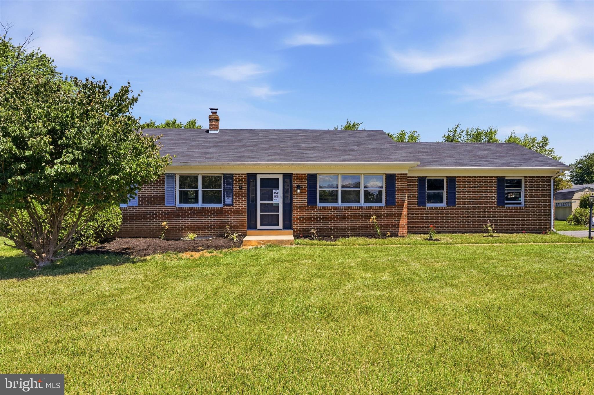 305 WHITE PINE DRIVE