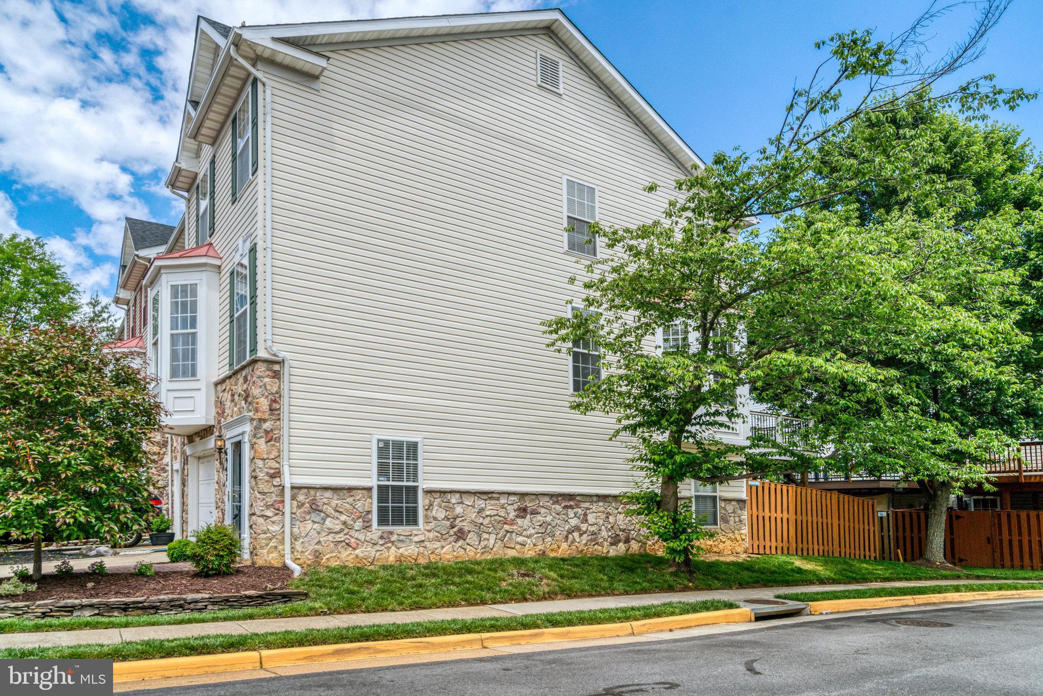 6947 LERWICK COURT