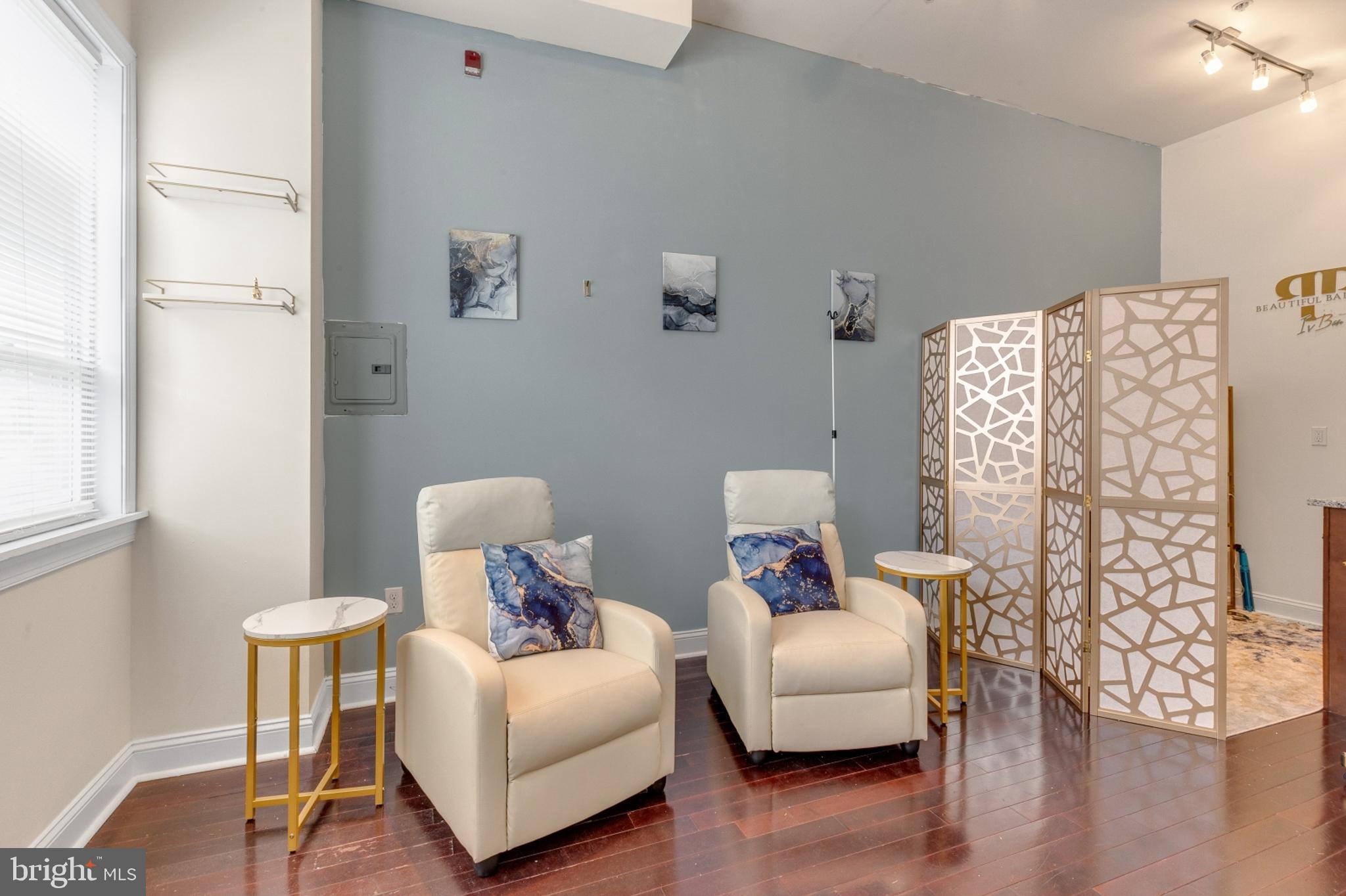 FAIRMOUNT - Commercial Lease