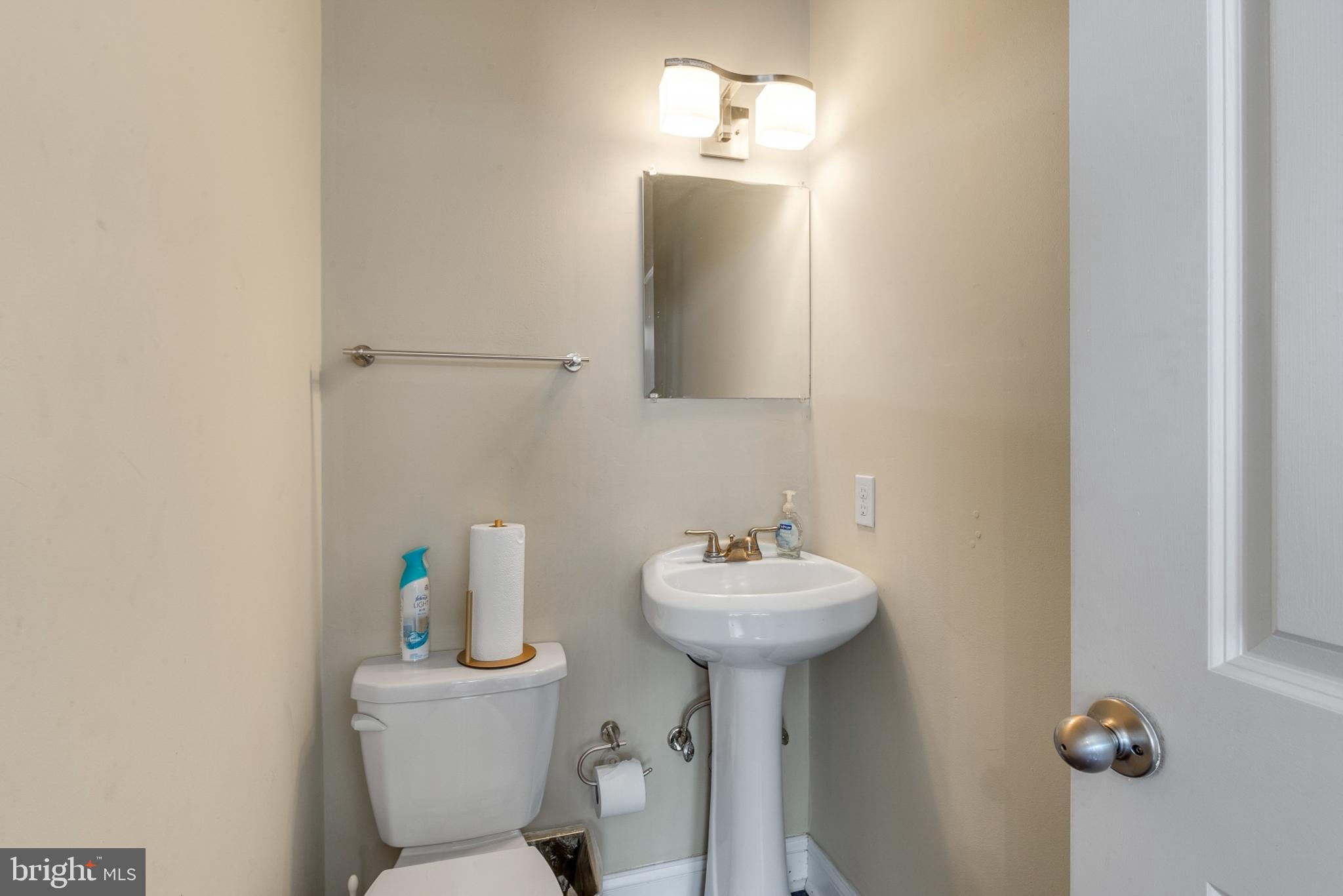 FAIRMOUNT - Commercial Lease