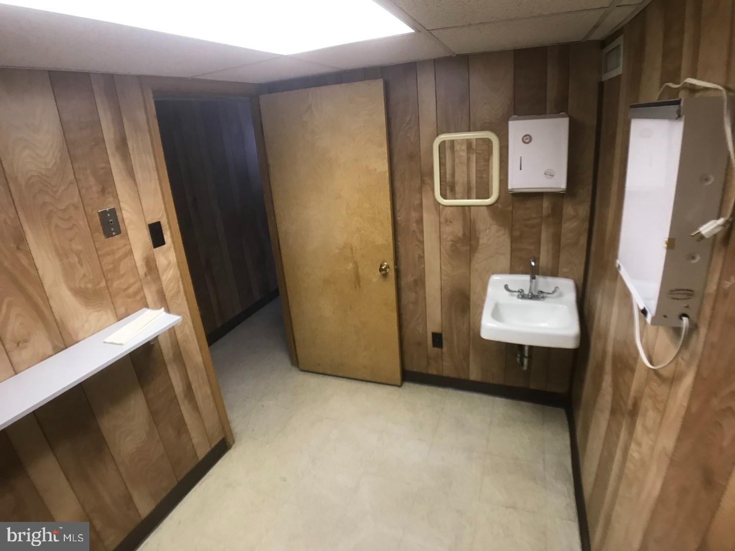 OXFORD CIRCLE - Residential