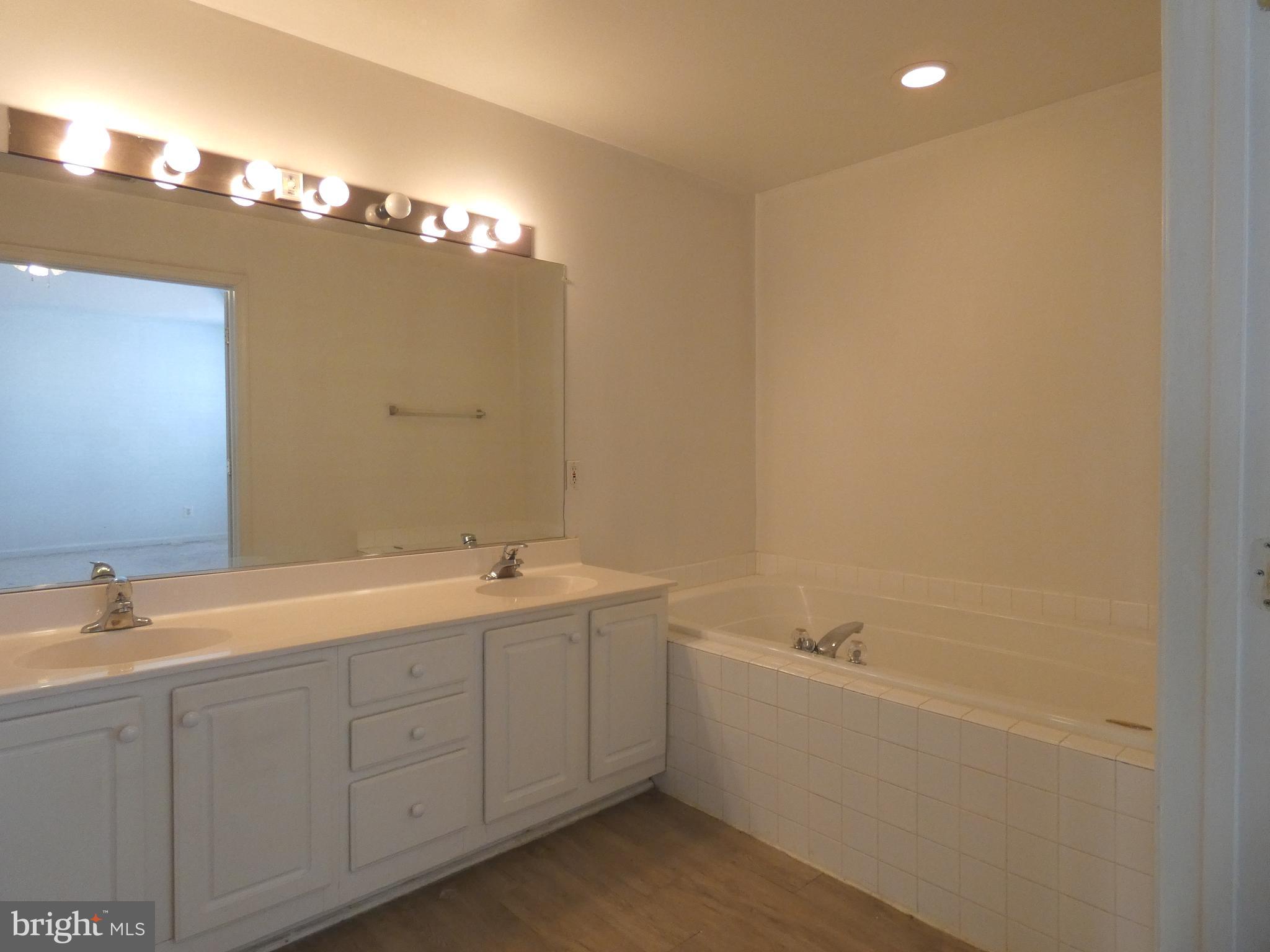 TALL OAKS - Residential Lease